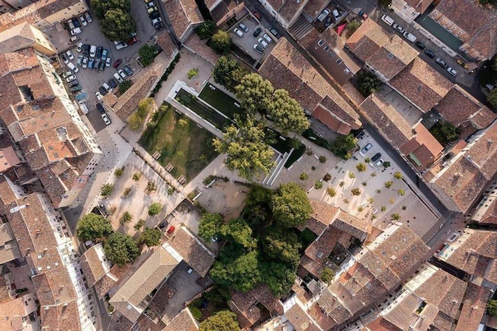 Taote - Studio Avec Terrasse Au Coeur De Ville Brignoles Dış mekan fotoğraf